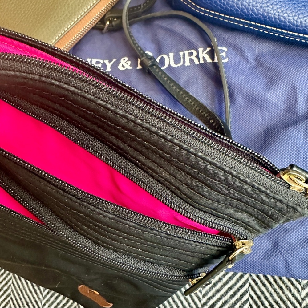 DOONEY & BOURKE lot of 3 items: purse, wallet, travel bag, wristlet, crossbody - Picture 8 of 12